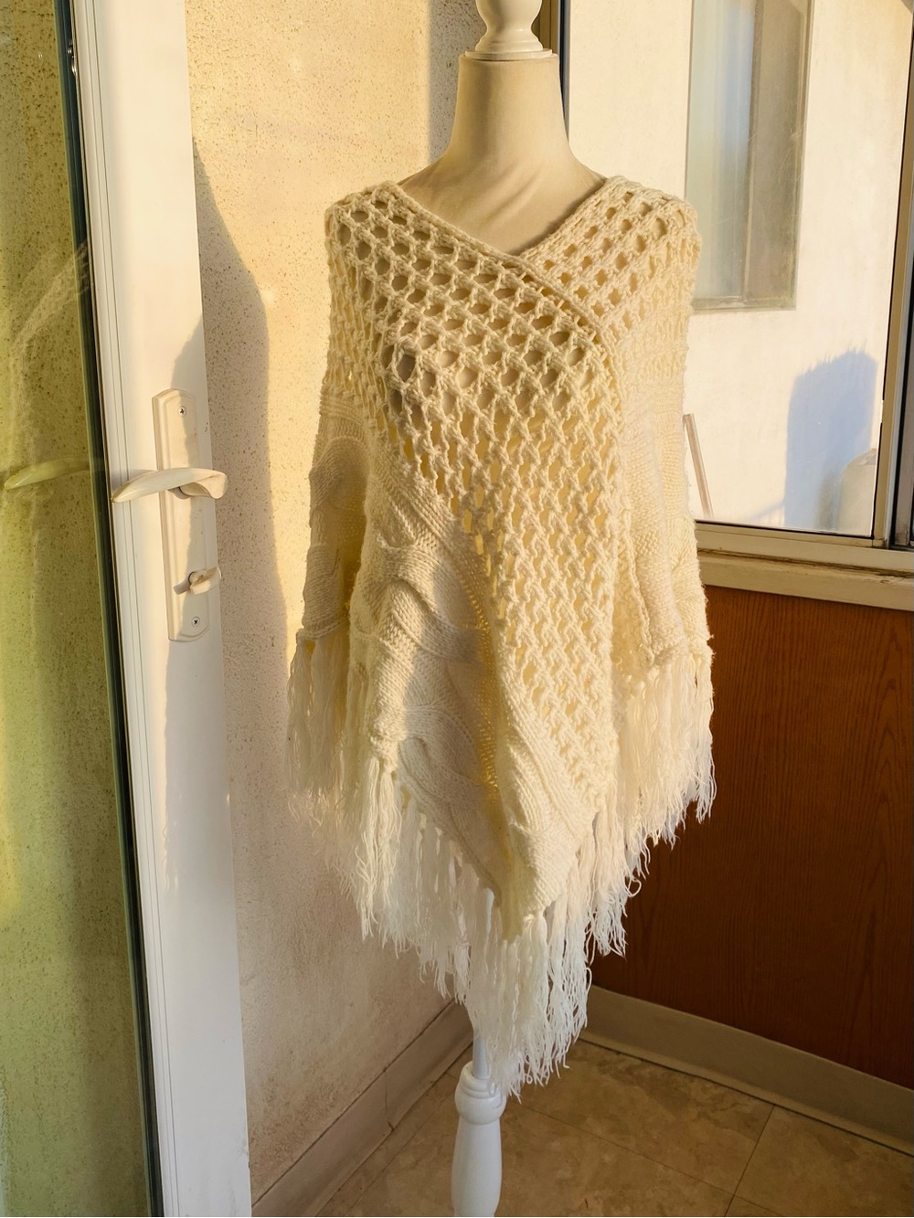 Decree Cream Cable Knit Crochet Fringe Poncho Sweater Size Small